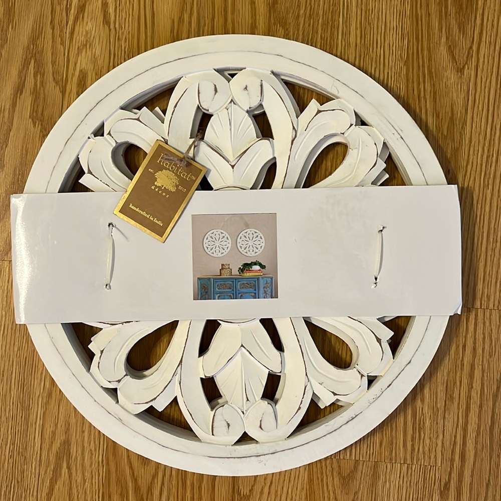 White Wood Medallion Wall Hangings Set